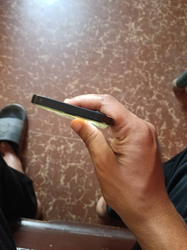 Iphone12 mint condition 4