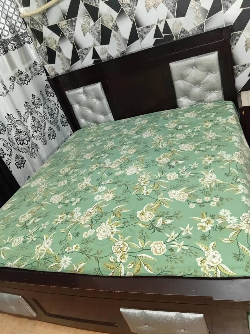 king size bed 0