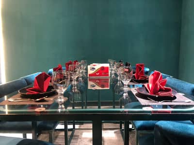 iron dinning table with chairs