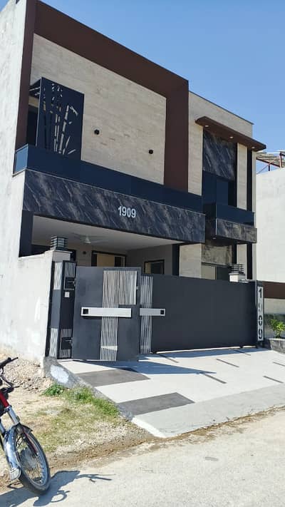 10 marla Double heighted luxury house for sale