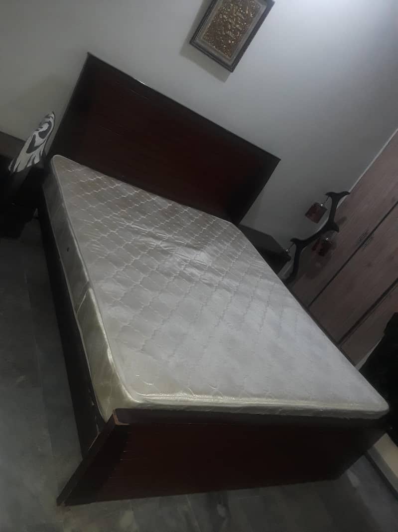 Bed with side tables 0