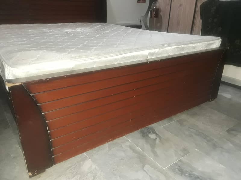 Bed with side tables 4