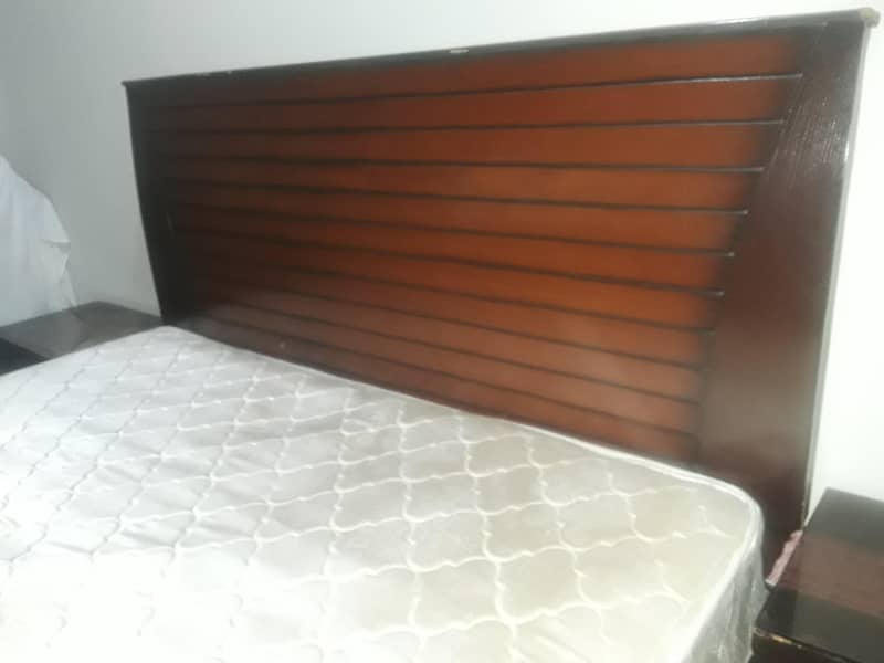 Bed with side tables 5