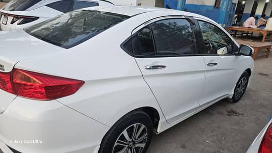 Honda city 2022 1.5 aspire white color