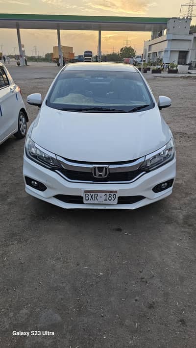 Honda city 2022 1.5 aspire white color