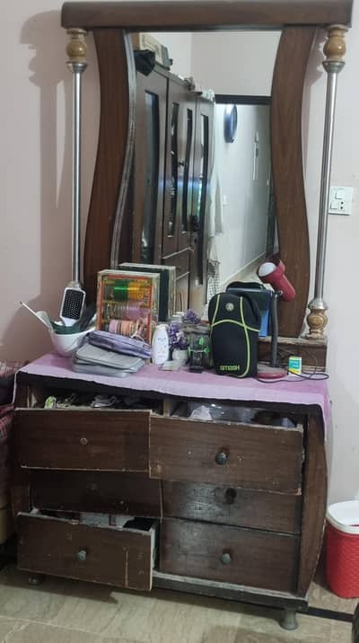 divider and dressing table