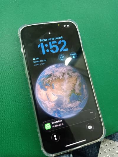 13 PRO MAX / 256 GB / BH 85 URGENT SELL