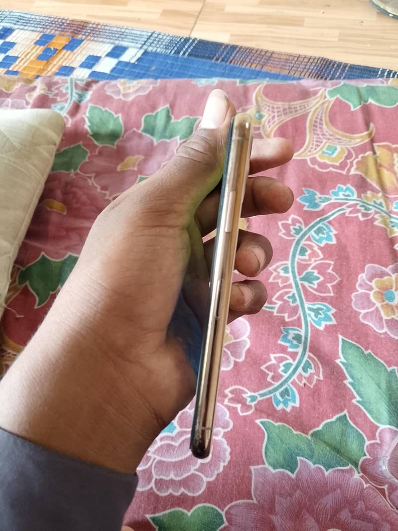 iPhone 11 pro 4