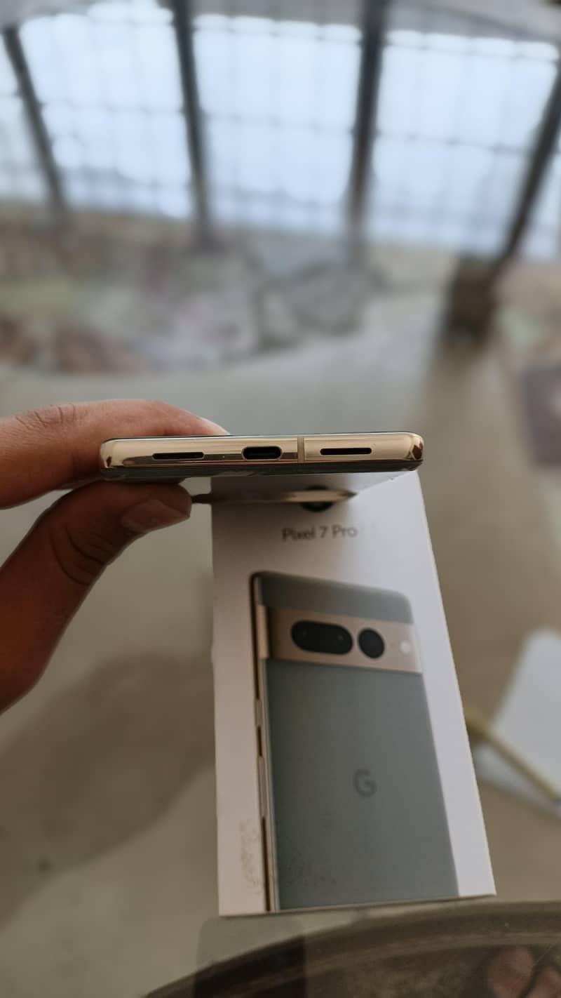 Google Pixel 7 Pro (just box pulled) 4