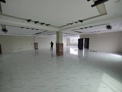 STRAIGHT DOUBLE COMMERCIAL HALL FOR EVERY TYPE OF BUSINESS, PARKING, LIFTS ETC