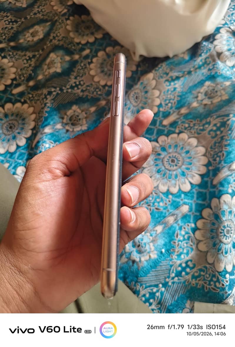 Apple iPhone 11 Pro Max 4