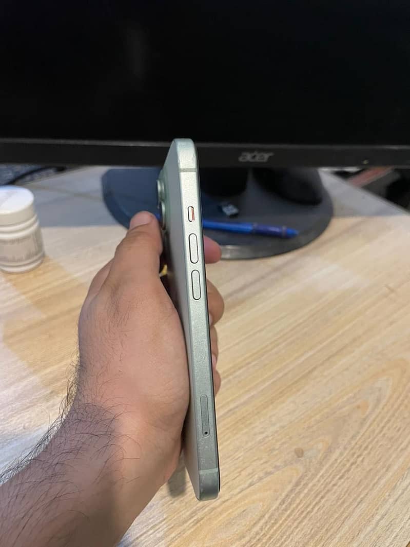 iPhone 15 3