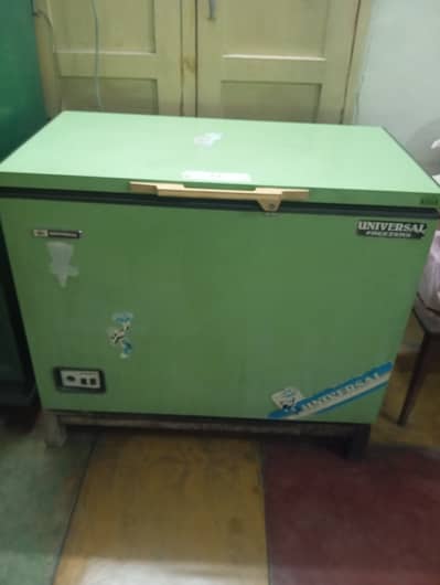 Universal freezer in full working condition