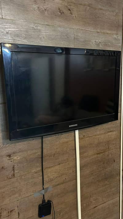 Samsung 32 inches LCD