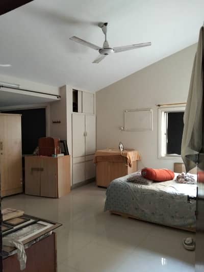Gulshan e Iqbal block 7 Near KFC Gulshan   500 sq yard First floor 3 bed dd4 washrooms   24/7 electricity Sweet water Rent 1.30  *Code(16390)*