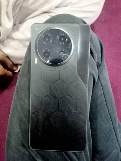 tecno camon 30 loewe