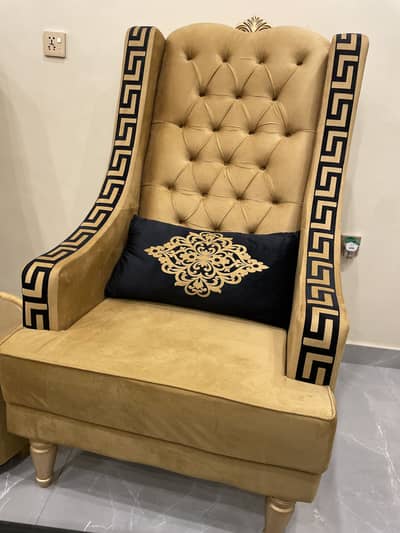 Luxury King chair with table