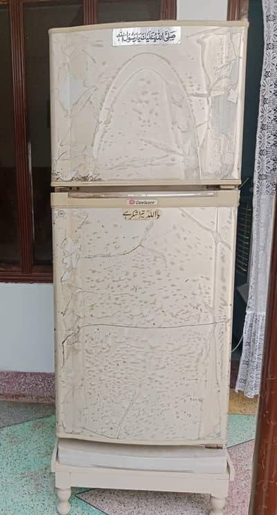 Dawlance fridge medium size