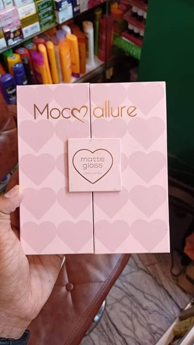 Mocallure Lip gloss Just in 2000/-