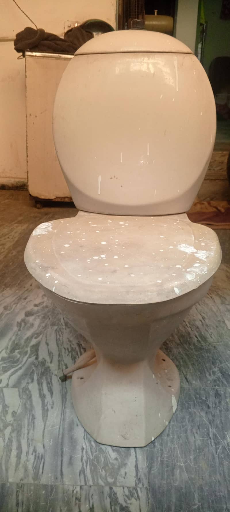 Commode 2