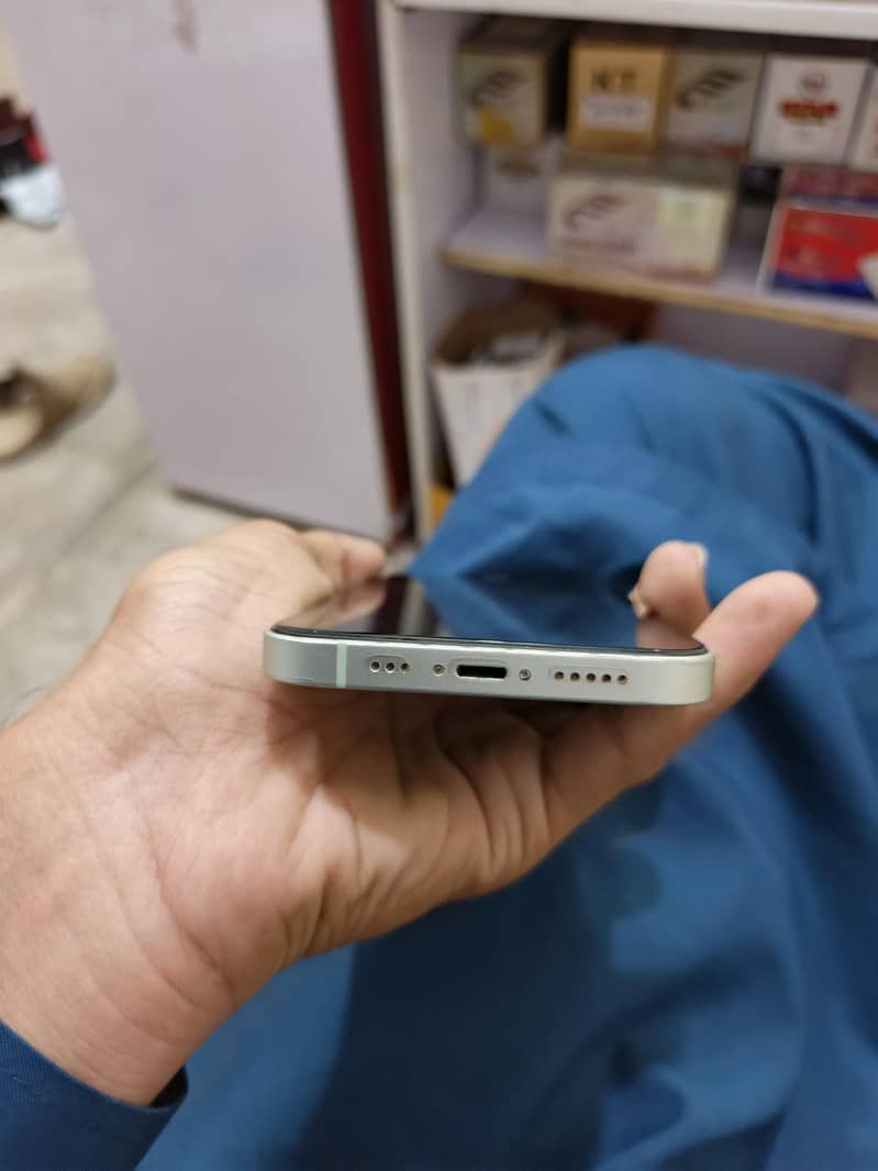 IPhone 12 3