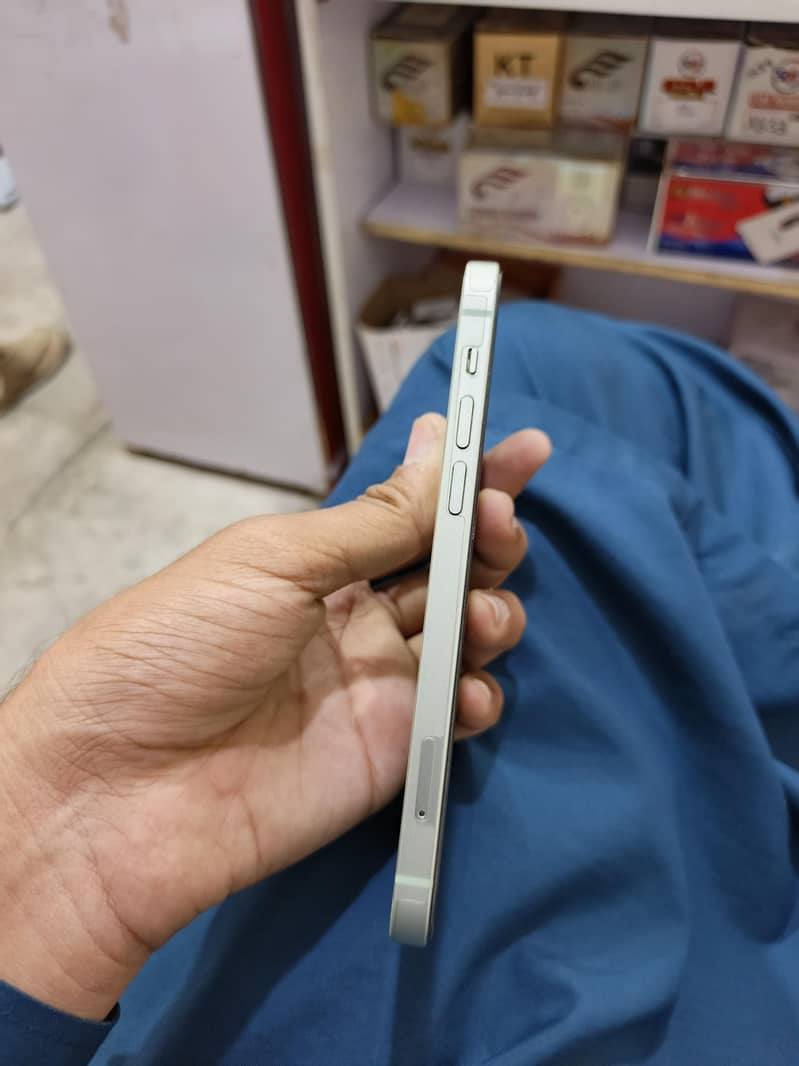 IPhone 12 4