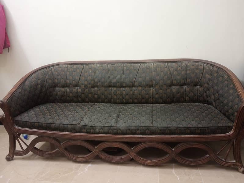 5 seater sofa set and 3 center table 0