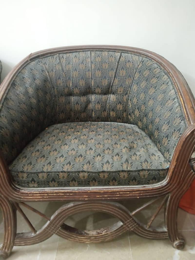 5 seater sofa set and 3 center table 1