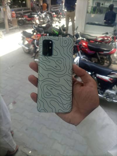 One plus 8t back break