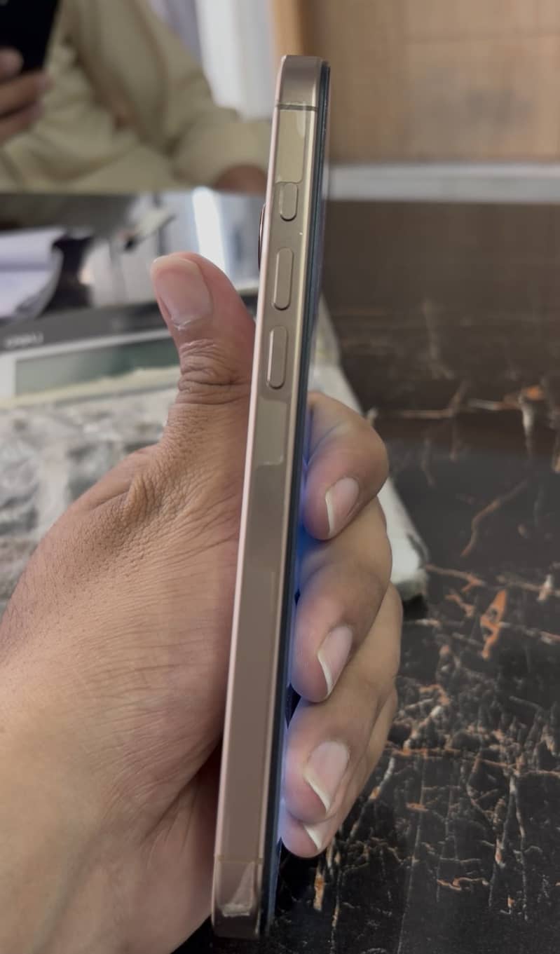 Iphone 16 pro max 1
