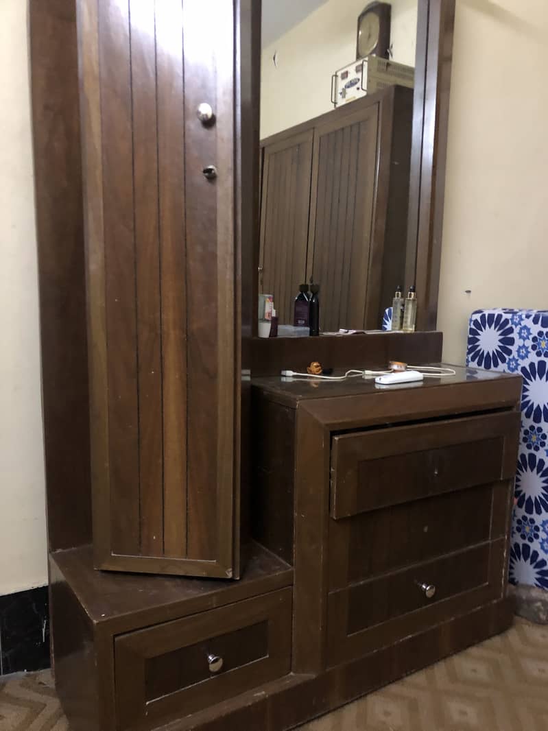 Dressing table 0