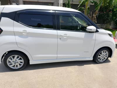 Nissan dayz highway star semi hybrid