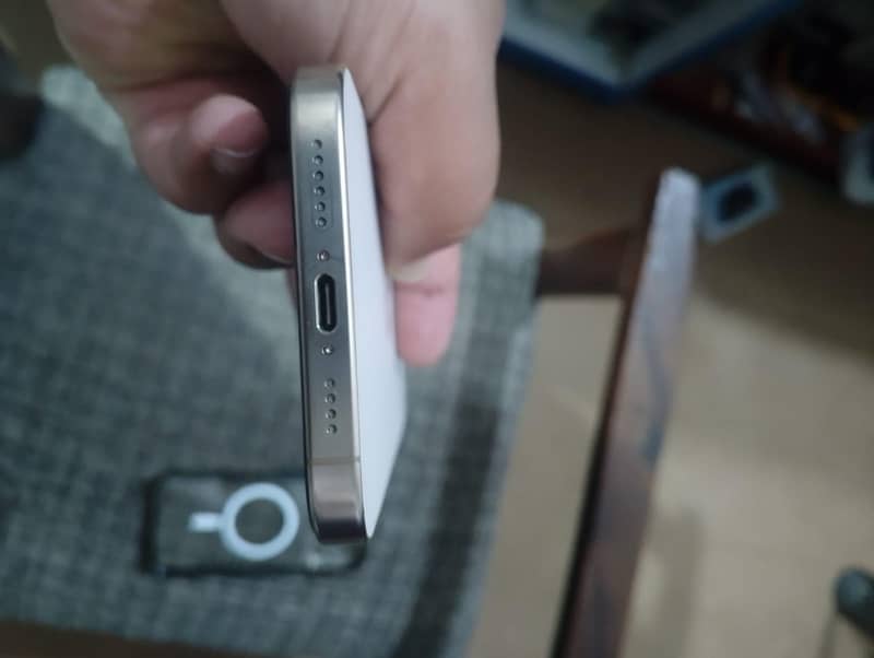 Iphone 16 Pro Max JV 8