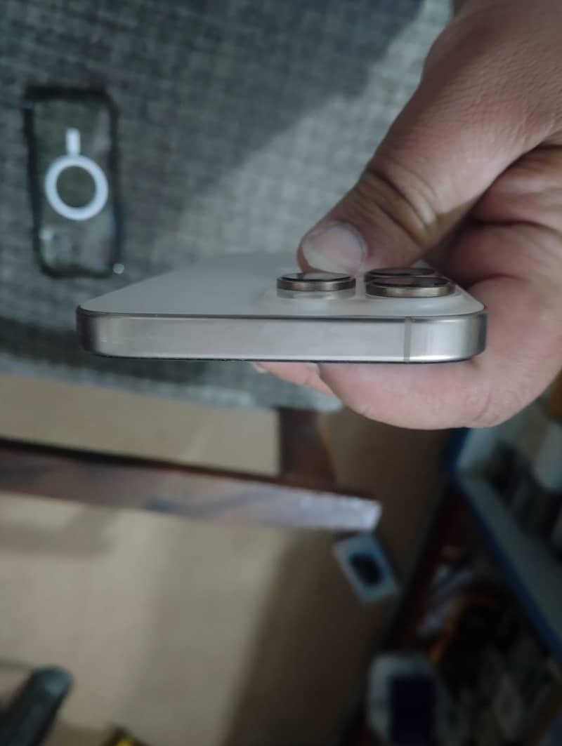Iphone 16 Pro Max JV 11