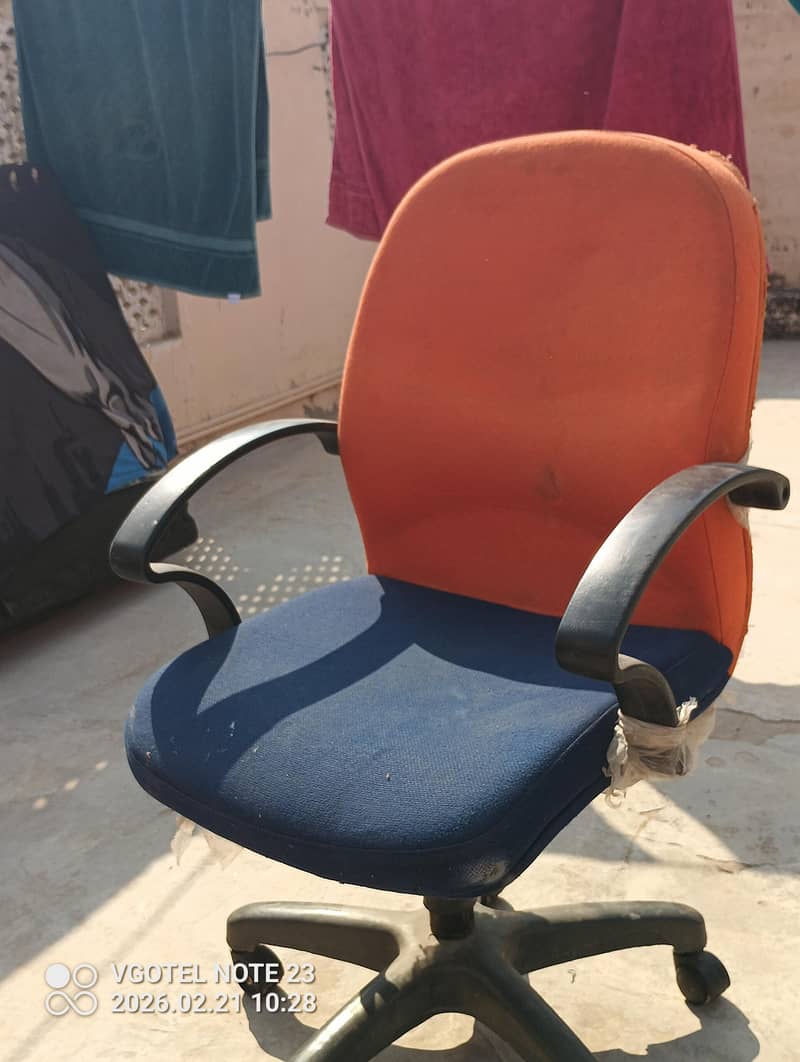 computer table and chair 2
