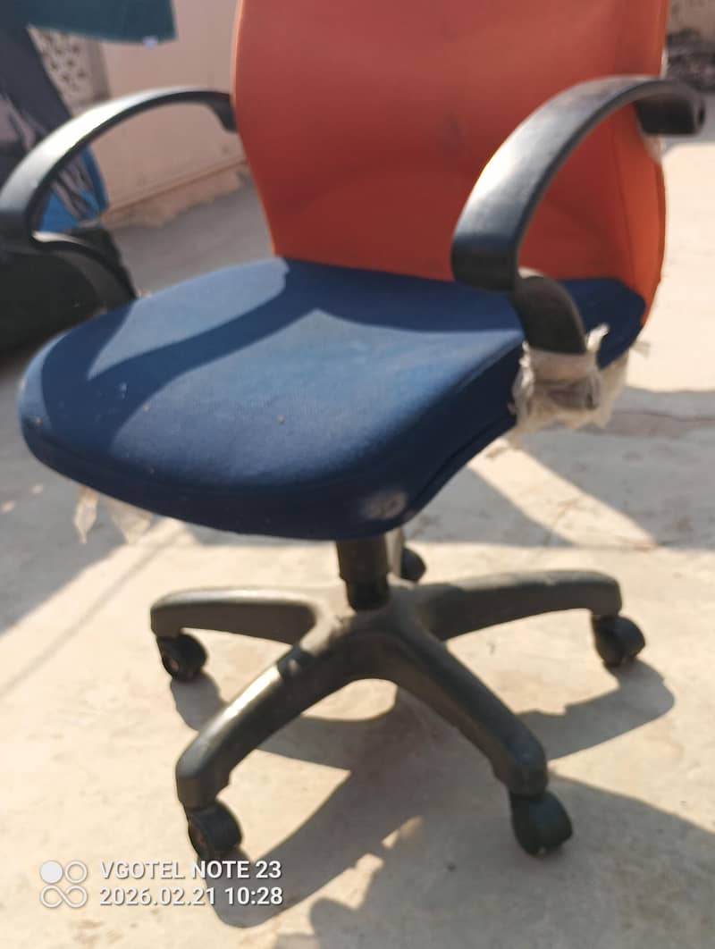 computer table and chair 3