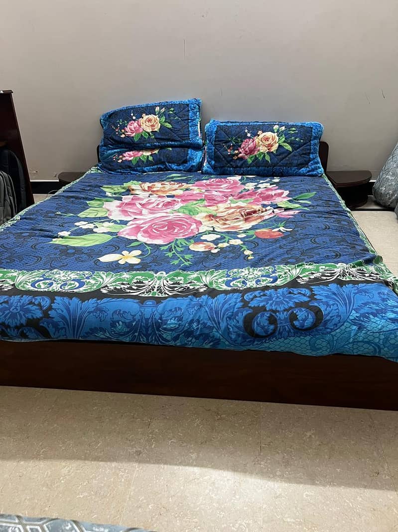 Queen size lower bed 1