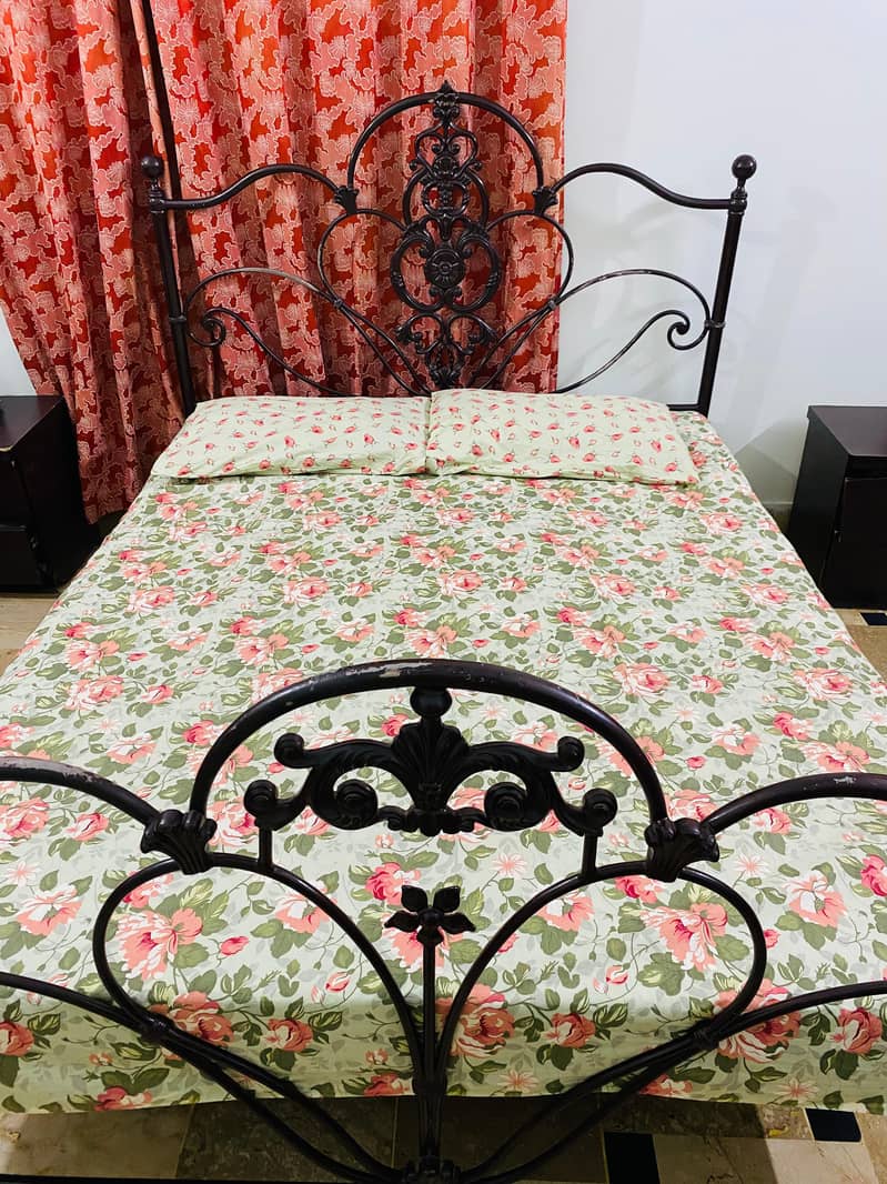 Bed & Dressing table 0