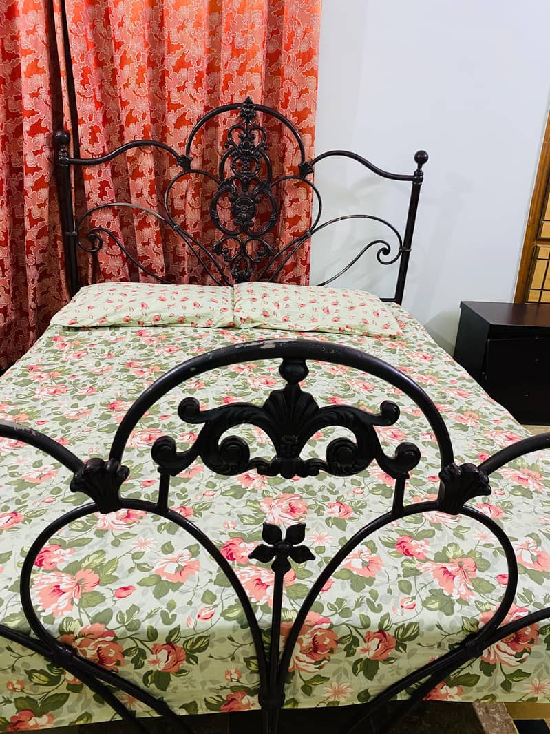 Bed & Dressing table 5