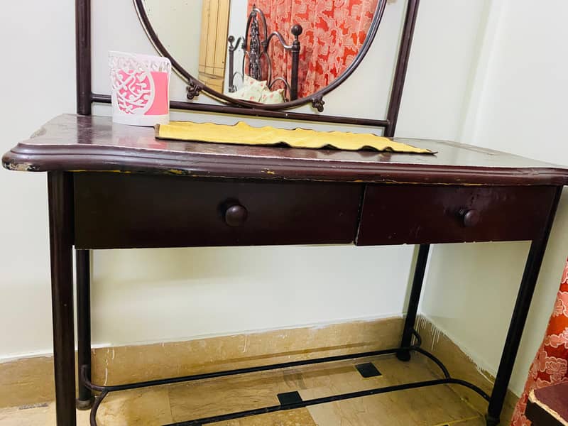 Bed & Dressing table 7
