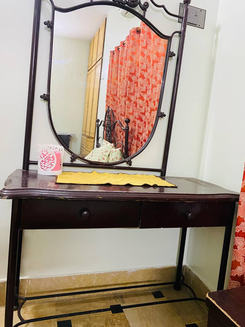 Bed & Dressing table 8
