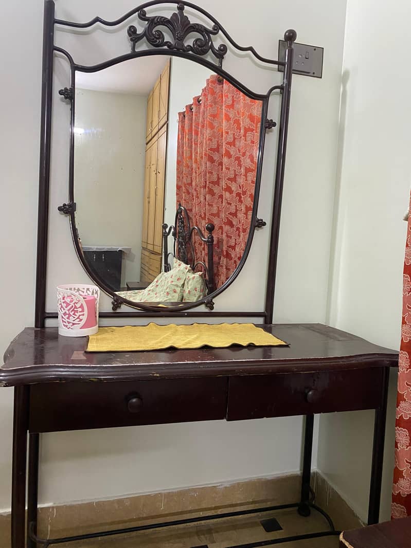 Bed & Dressing table 9