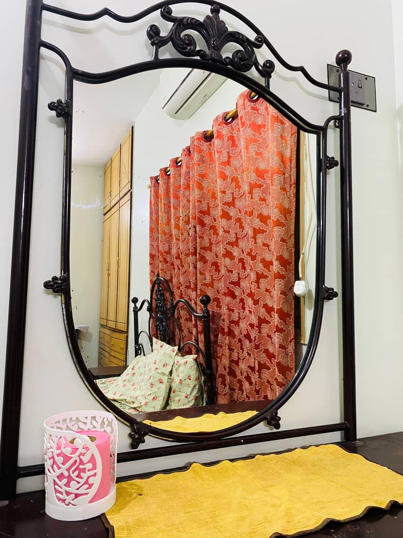 Bed & Dressing table 10