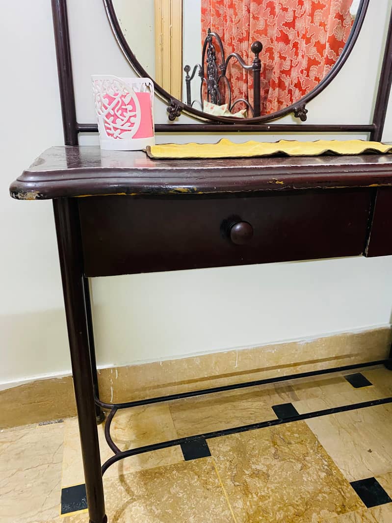 Bed & Dressing table 11