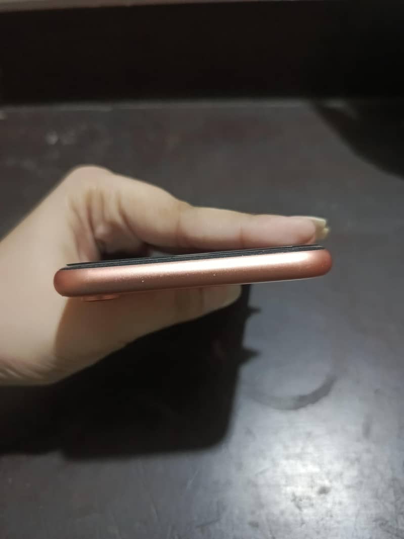 IPHONE XR 4