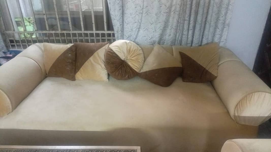 Sofa set with table 0
