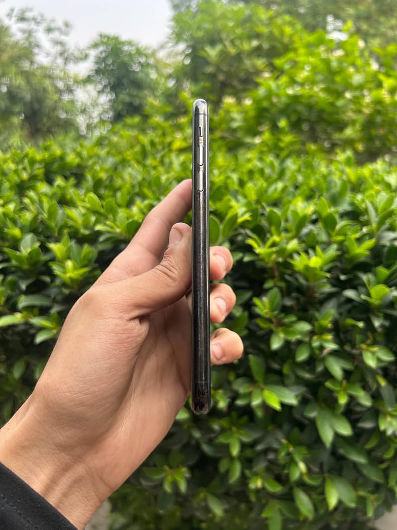 IPhone 11 Pro Max 4