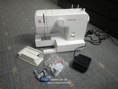 Singer 1408 Sewing Machine, White