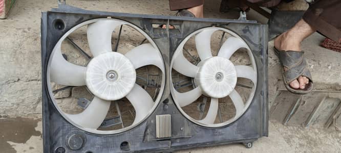 Double cooling fan with shroud. excellent condition