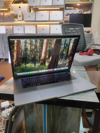 MACBOOK PRO CORE I9 32GB RAM 512 SSD 15INCH 4GB GRAPHIC 15INCH 2019